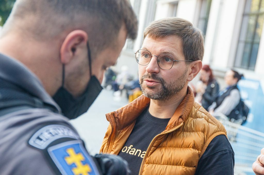 A. Kandrotas nedarė poveikio riaušių byloje liudijusiam pareigūnui – Kas