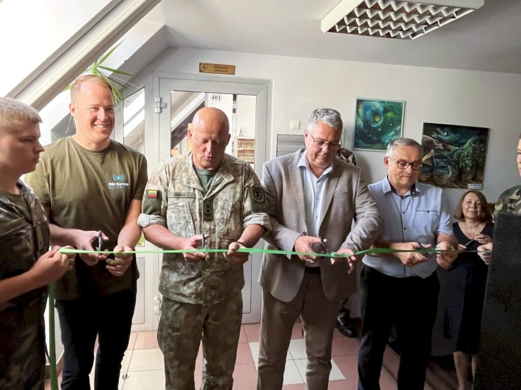 Pagėgių gimnazijoje atidaryta dronų valdymo treniruoklių mokymo erdvė