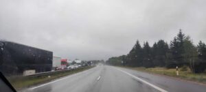 Kelyje Kaunas-Marijampolė nuo kelio nuvažiavo vilkikas – Kas vyksta Kaune