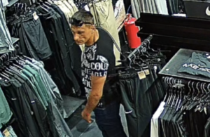 Pareigūnai aiškinasi, kas iš parduotuvės pavogė kelnes – Kas vyksta