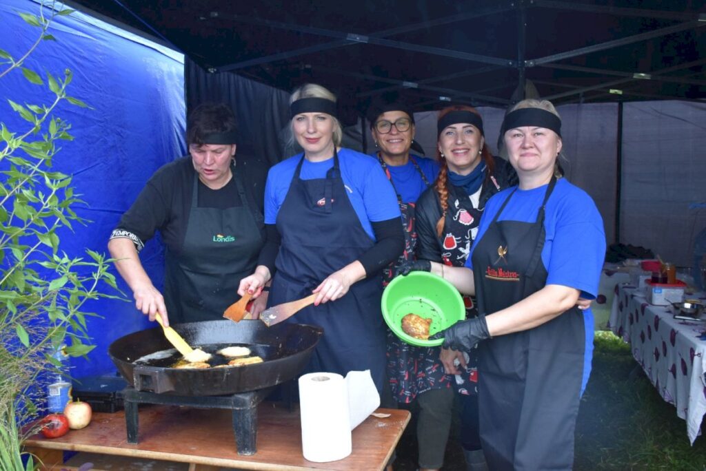 Prūsališkiai kvietė į bulvinių blynų kepimo čempionatą!