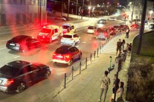 aplink prabangų BMW – 3 policijos ekipažai – Kas vyksta