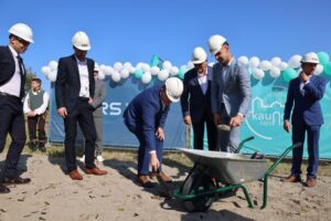 iškils nauja mokykla – Kas vyksta Kaune