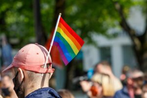 siūlymas skirti baudas apie LGBTQ skelbiančioms ugdymo įstaigoms – antikonstitucinis