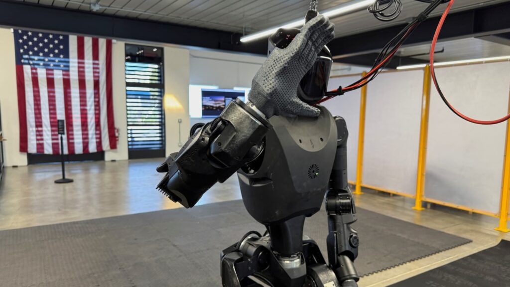 Su D. Trumpu susijęs robotikos startuolis Ukrainoje išbando humanoidus, taikosi
