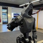 Su D. Trumpu susijęs robotikos startuolis Ukrainoje išbando humanoidus, taikosi JAV kariniam naudojimui